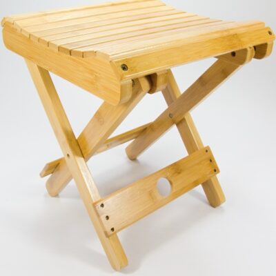 drevený stolček